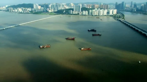 Free Stock Video Ships And Boats On A Large Lake Around A Large  LargeLive Wallpaper animated wallpaper preview