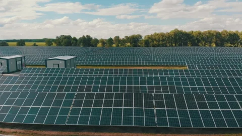 Free Video Stock Solar Panel Energy Farm In The Countryside Live Wallpaper - Video Wallpaper