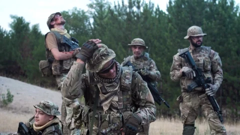 Free Video Stock Soldiers Having A Rest In The Countryside Live Wallpaper - Video Wallpaper