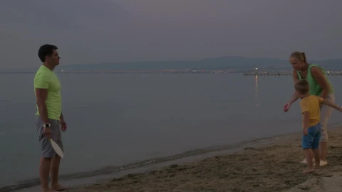 Free Video Stock Spending The Evening At The Beach Live Wallpaper - Video Wallpaper