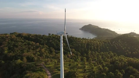 Free Video Stock Spinning Shot Of An Electricity Wind Generator Live Wallpaper - Video Wallpaper