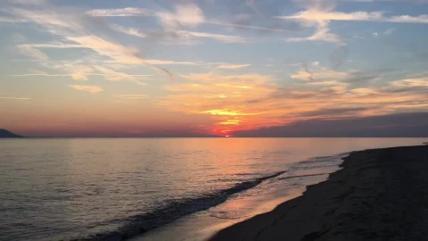 Free Video Stock the sunset on a empty beach Live Wallpaper – Free Live Wallpaper