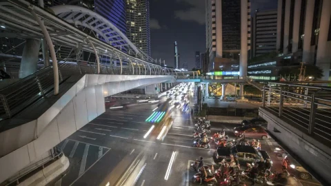Free Video Stock time lapse of a traffic junction in the night city Live Wallpaper – Free Live Wallpaper