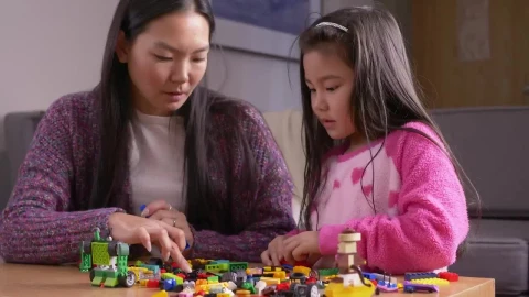 Free Video Stock timelapse of a mother playing with her daughter Live Wallpaper – Free Live Wallpaper