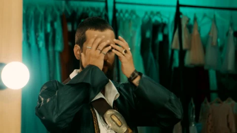 Free Video Stock tired man in front of the mirror Live Wallpaper – Free Live Wallpaper