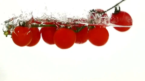 Free Video Stock tomatoes falling through water Live Wallpaper – Free Live Wallpaper