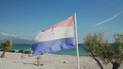 Free Video Stock torn red white and blue flag waving on a beach Live Wallpaper – Free Live Wallpaper