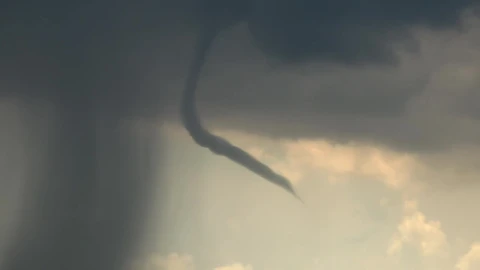 Free Video Stock tornado forming in the sky Live Wallpaper – Free Live Wallpaper