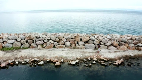 Free Stock Video Walking Along A Stone Sea Wall Live Wallpaper – Free Live Wallpaper