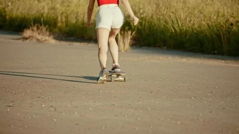 Free Stock Video Young Woman Skating In The Street Live Wallpaper - Stock Wallpaper