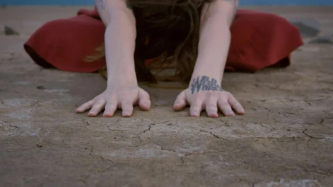 Free Stock Video Young Woman Doing Yoga In The Middle Of A Desert Live Wallpaper - Stock Wallpaper