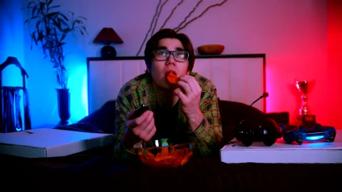 Free Stock Video Young Man Lying Down Watching Tv And Eating Snacks Live Wallpaper - Stock Wallpaper