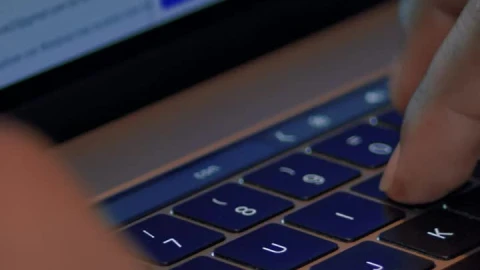 Free Stock Video Working On A Macbook Pro Live Wallpaper - Stock Wallpaper