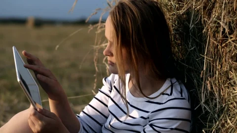 Free Stock Video Woman Resting In A Field With Her Tablet Live Wallpaper - Stock Wallpaper