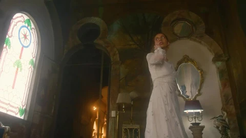 Free Stock Video Woman In A White Dress Models In A Vintage Room Live Wallpaper - St patrick Wallpaper