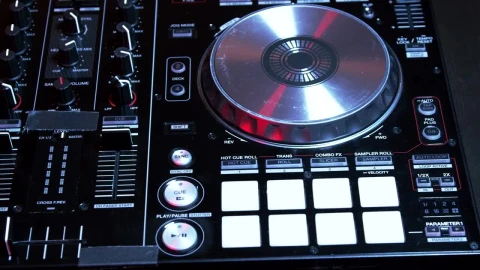 Stock Footage Turntables And Silver Buttons Live Wallpaper - Silver Wallpaper