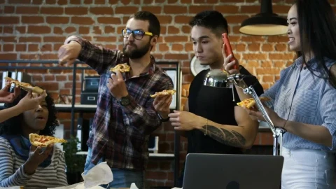 Stock Footage Workers Eating Pizza In The Office Live Wallpaper Free - Wallpaper Wallpaper