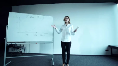 Stock Footage Woman Giving A Talk In Front Of An Audience Live Wallpaper Free - Wallpaper Wallpaper
