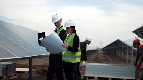 Stock Footage Workers Of Solar Energy Plant Outdoors Live Wallpaper Free - Wallpaper Wallpaper