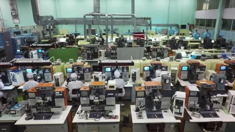Stock Footage Working In A Electronics Factory Live Wallpaper Free - Wallpaper Wallpaper