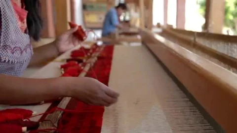 Stock Footage Woman Weaving A Cloth On A Large Wooden Loom Live Wallpaper Free - Live Wallpaper