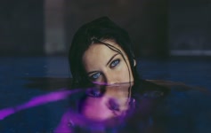 Blue Eyes Girl In Water HD Live Wallpaper
