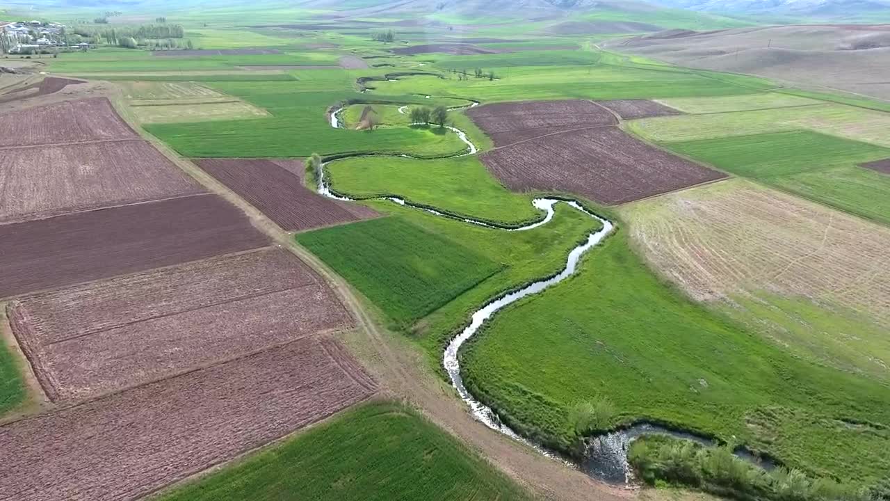 Download Stock Video A Curvy River Through Agricultural Fields In The Valley Live Wallpaper for PC