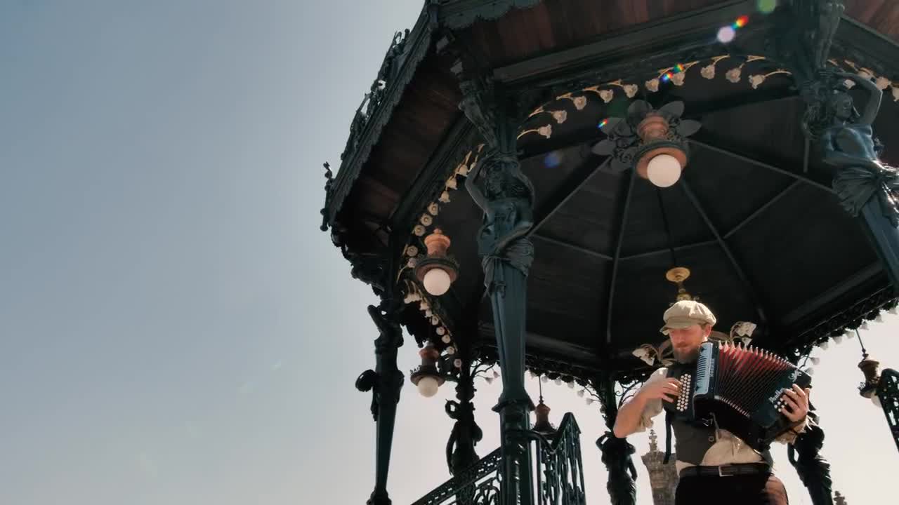 Download Stock Video Accordion Player On Steps Live Wallpaper for PC
