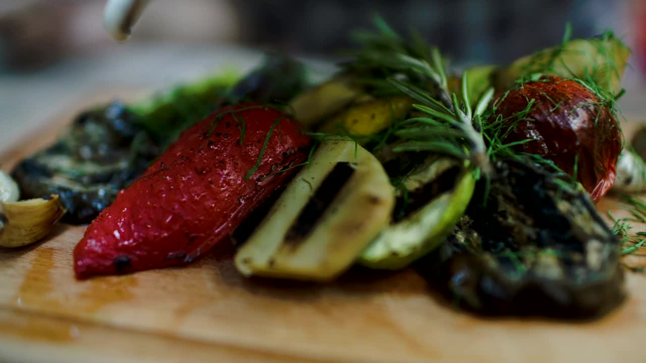 Download Stock Video Adding Sauce To Vegetables Live Wallpaper for PC