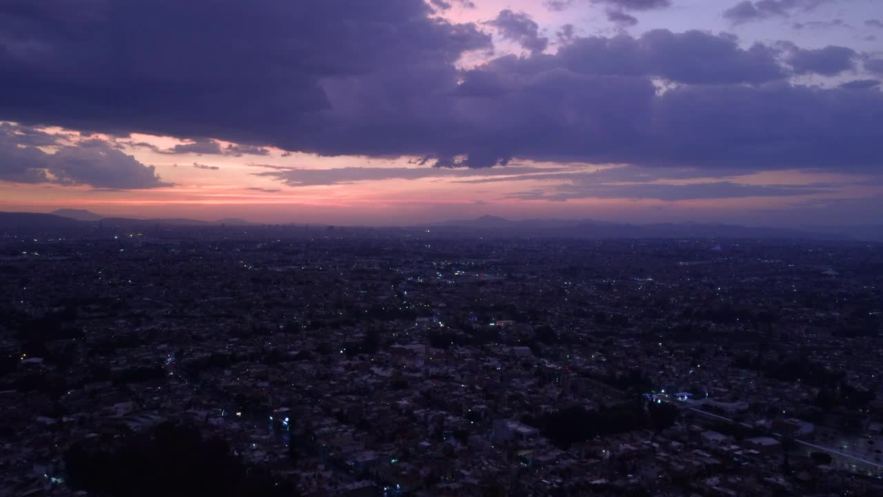 Download Stock Video Aerial Landscape Of A Huge City At Dusk Live Wallpaper for PC