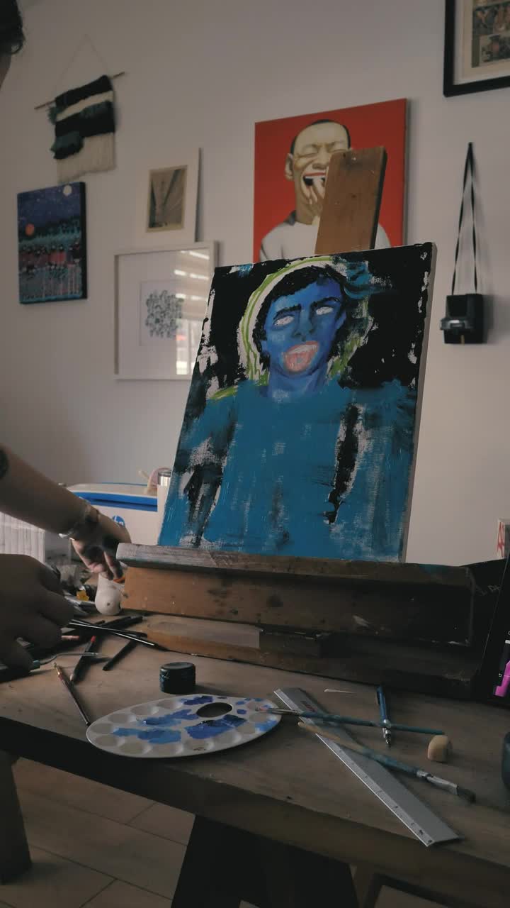 Download Stock Video Artist Painting An Abstract Portrait Live Wallpaper For PC