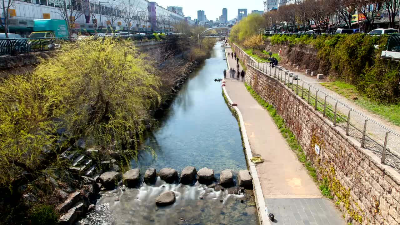 Download Stock Video Artificial River In A City During A Sunny Day Live Wallpaper For PC