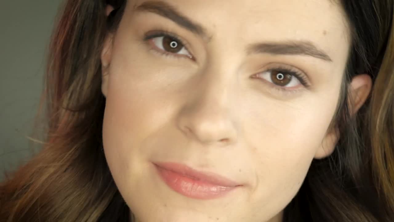 Download Stock Video Applying Makeup Live Wallpaper For PC