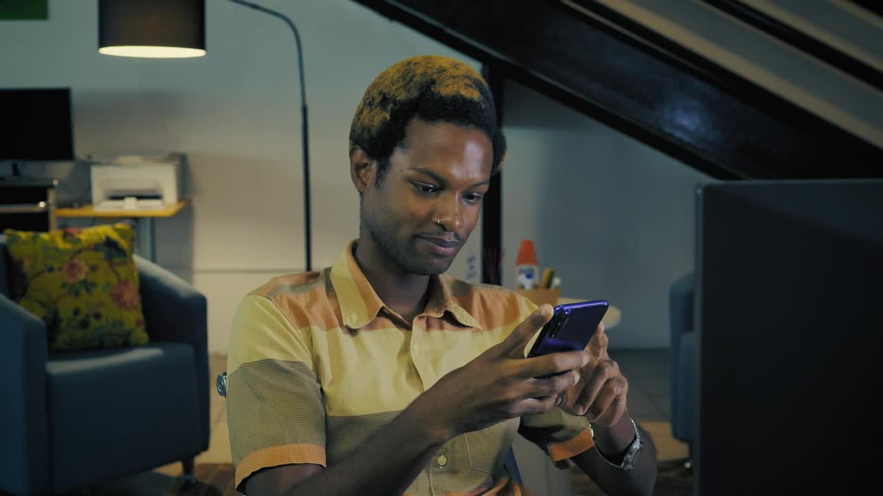 Download Stock Video Angry Young Man Reading His Smartphone Live Wallpaper For PC