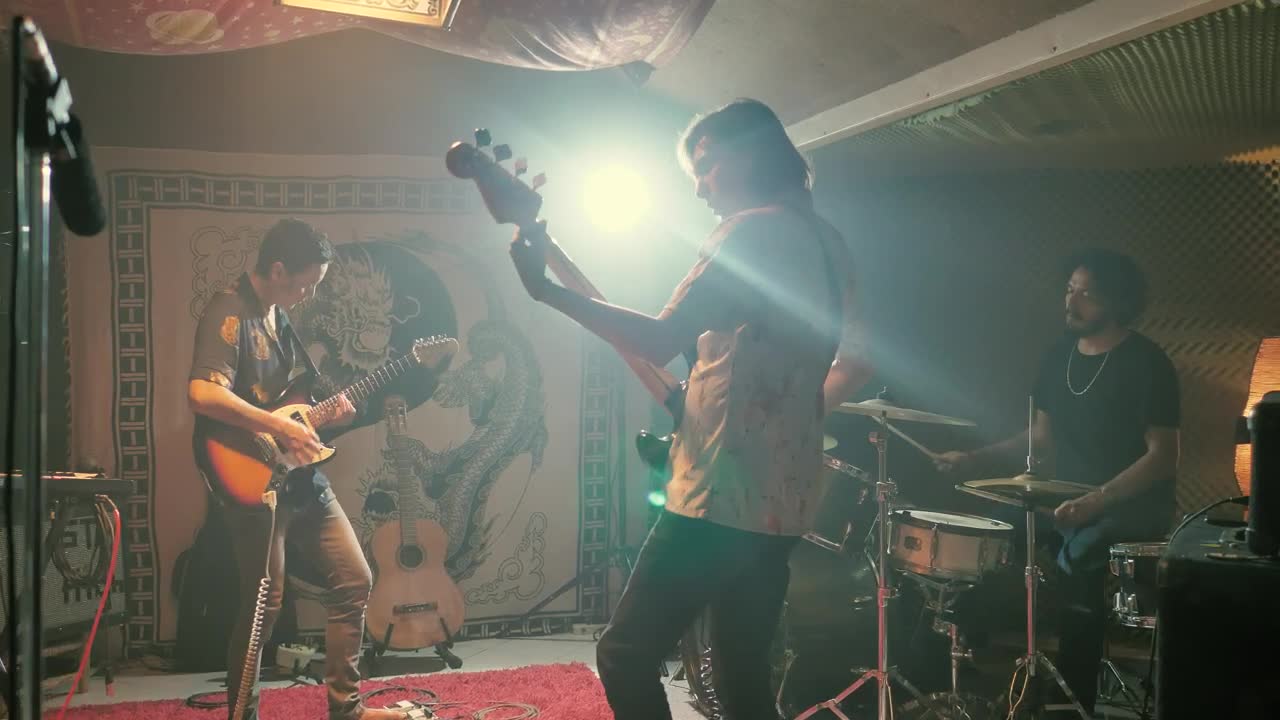 Download Stock Video Amateur Band Playing Rock Live Wallpaper For PC