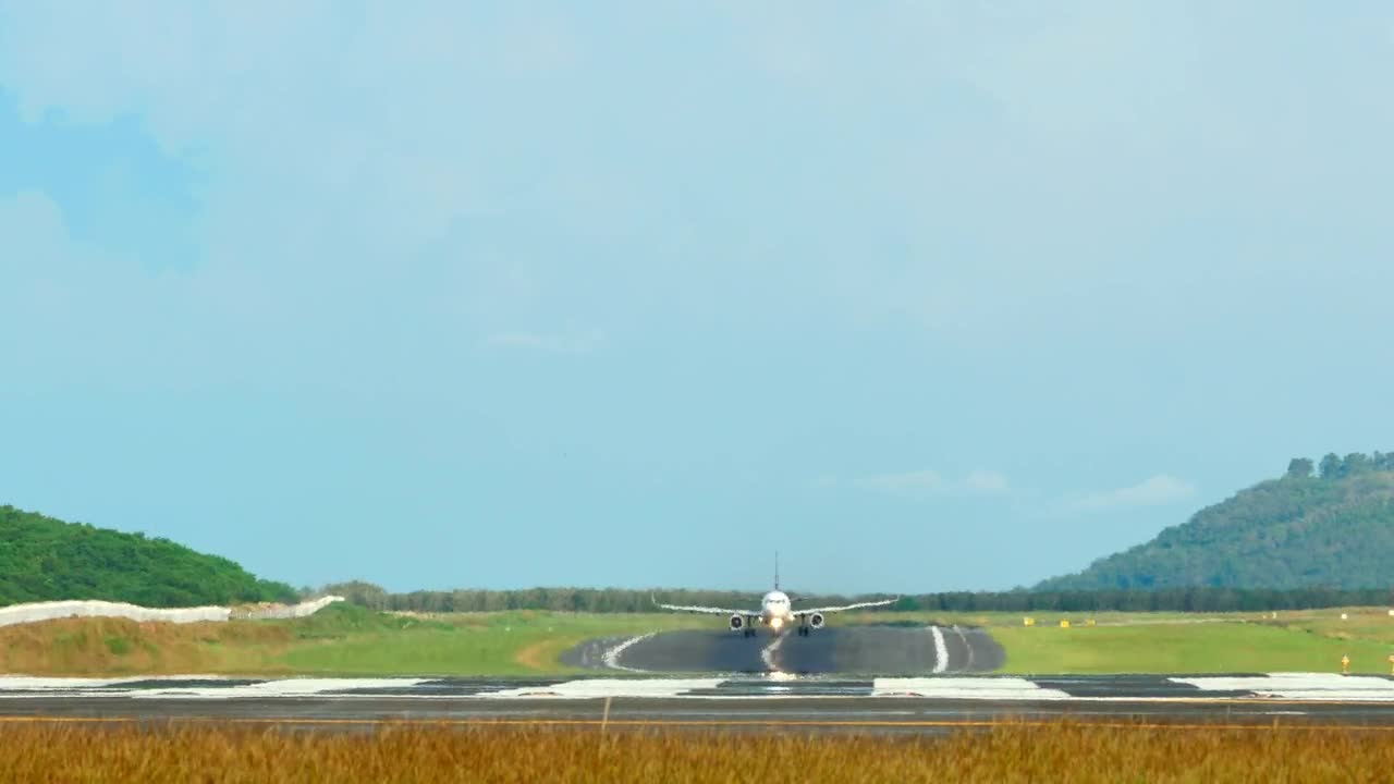 Download Stock Video Airplane Taking Off On A Sunny Day Live Wallpaper For PC