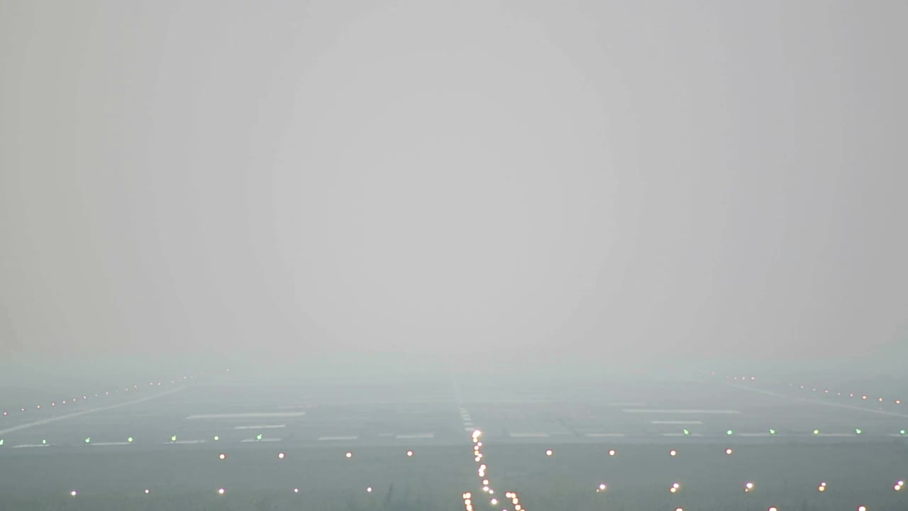 Download Stock Video Airplane Landing In The Mist Live Wallpaper For PC
