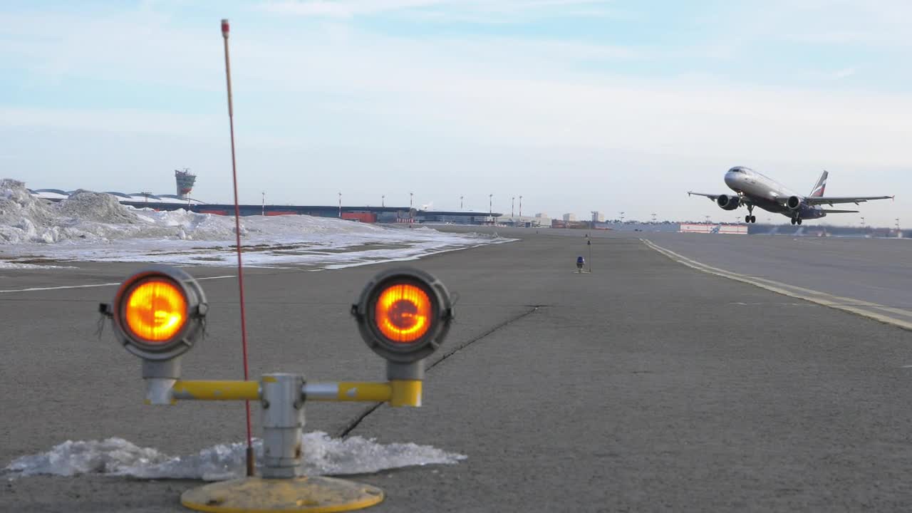 Download Stock Video Aircraft Taking Off In Slow Motion Live Wallpaper For PC