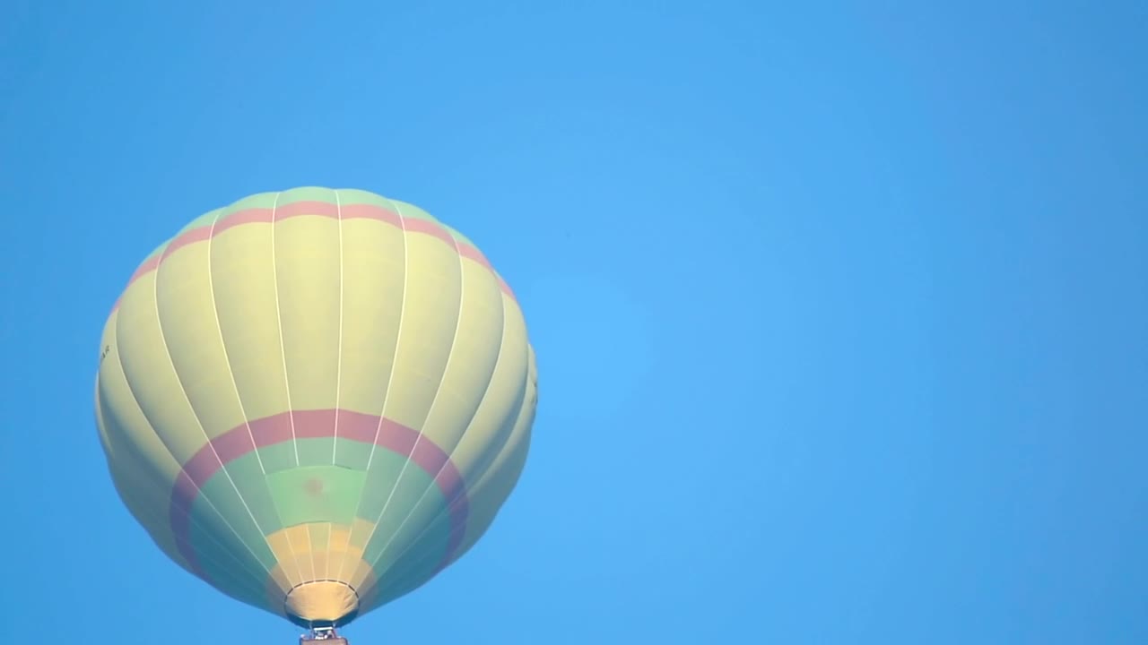 Download Stock Video Air Balloon Rising In The Clear Sky Live Wallpaper For PC