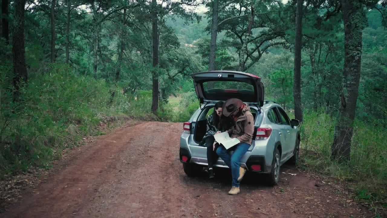 Download Stock Video A Traveling Couple Looks At The Map On The Way Live Wallpaper For PC