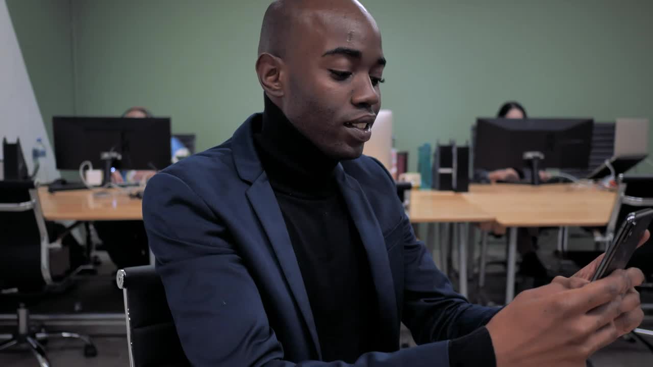 Download Stock Video A Man Wearing A Suit Works At The Office Live Wallpaper For PC