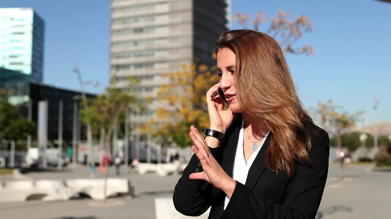 Download Stock Video Business Woman Schedules An Appointment By Phone Live Wallpaper For PC