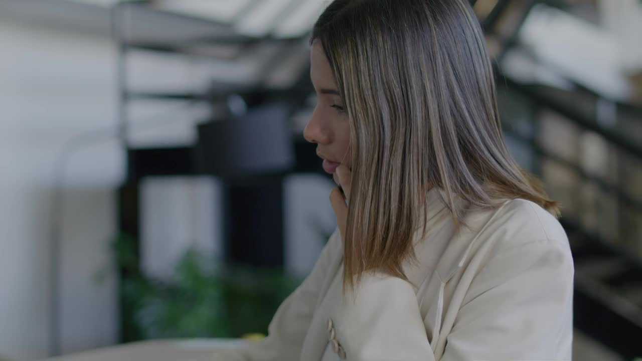 Download Stock Video Business Woman On Call While Working Live Wallpaper For PC