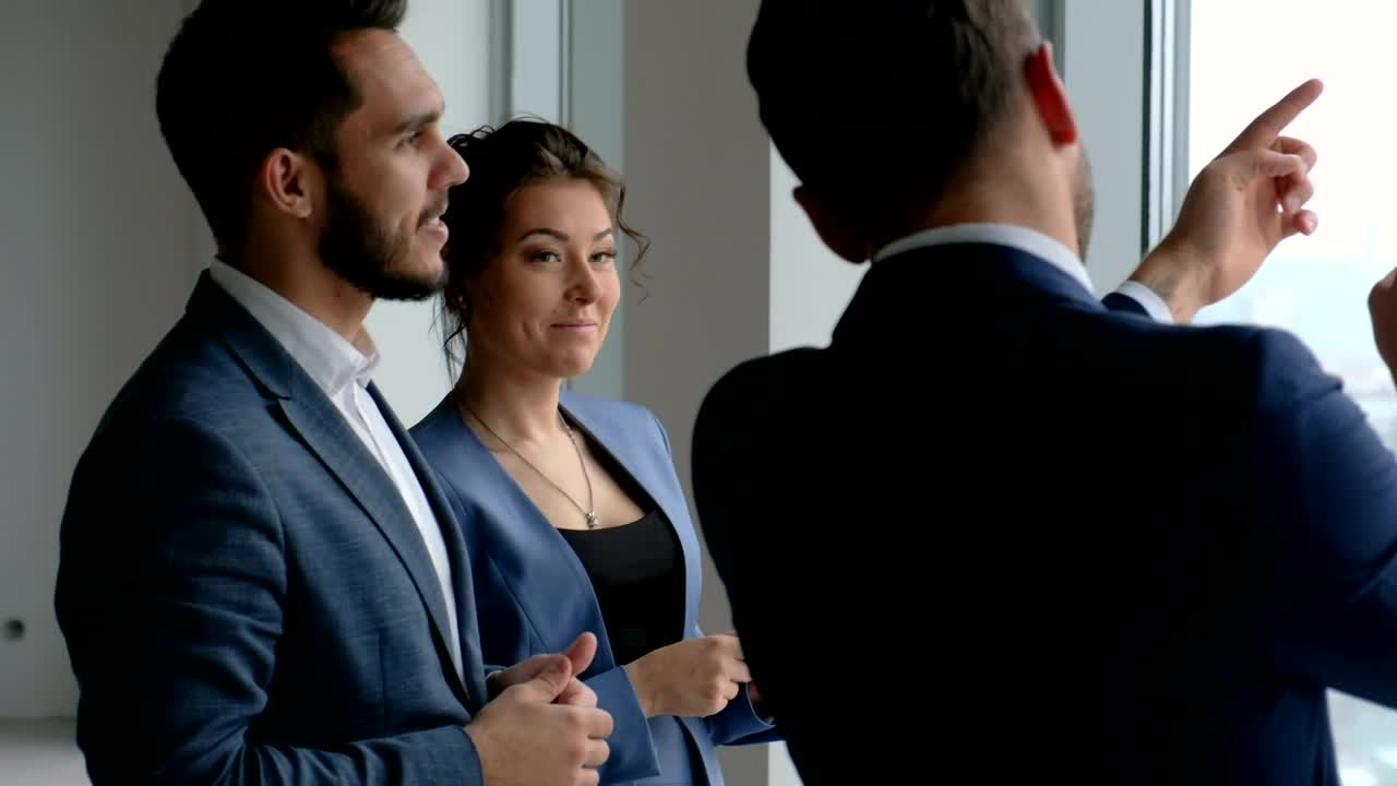 Download Stock Video Business Team Talking By Skyscraper Window Live Wallpaper For PC