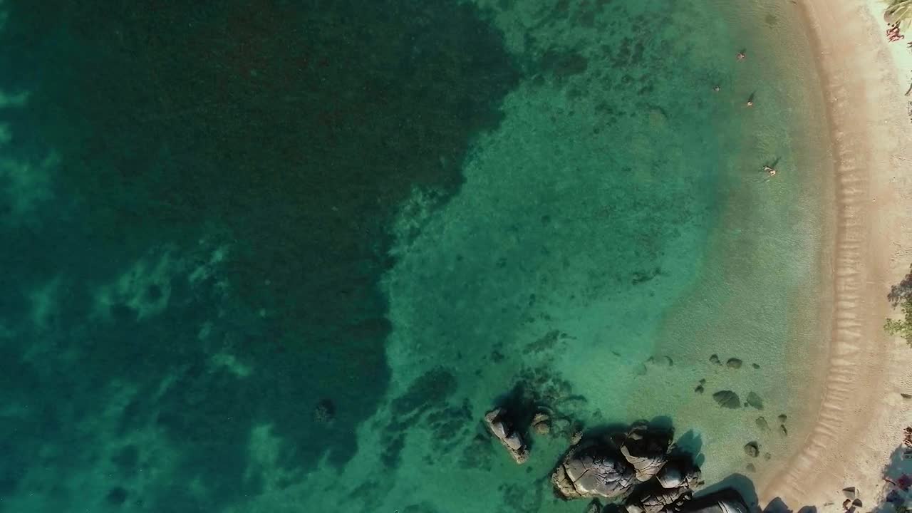 Download Stock Video Bungalows On The Beach Shore Live Wallpaper For PC