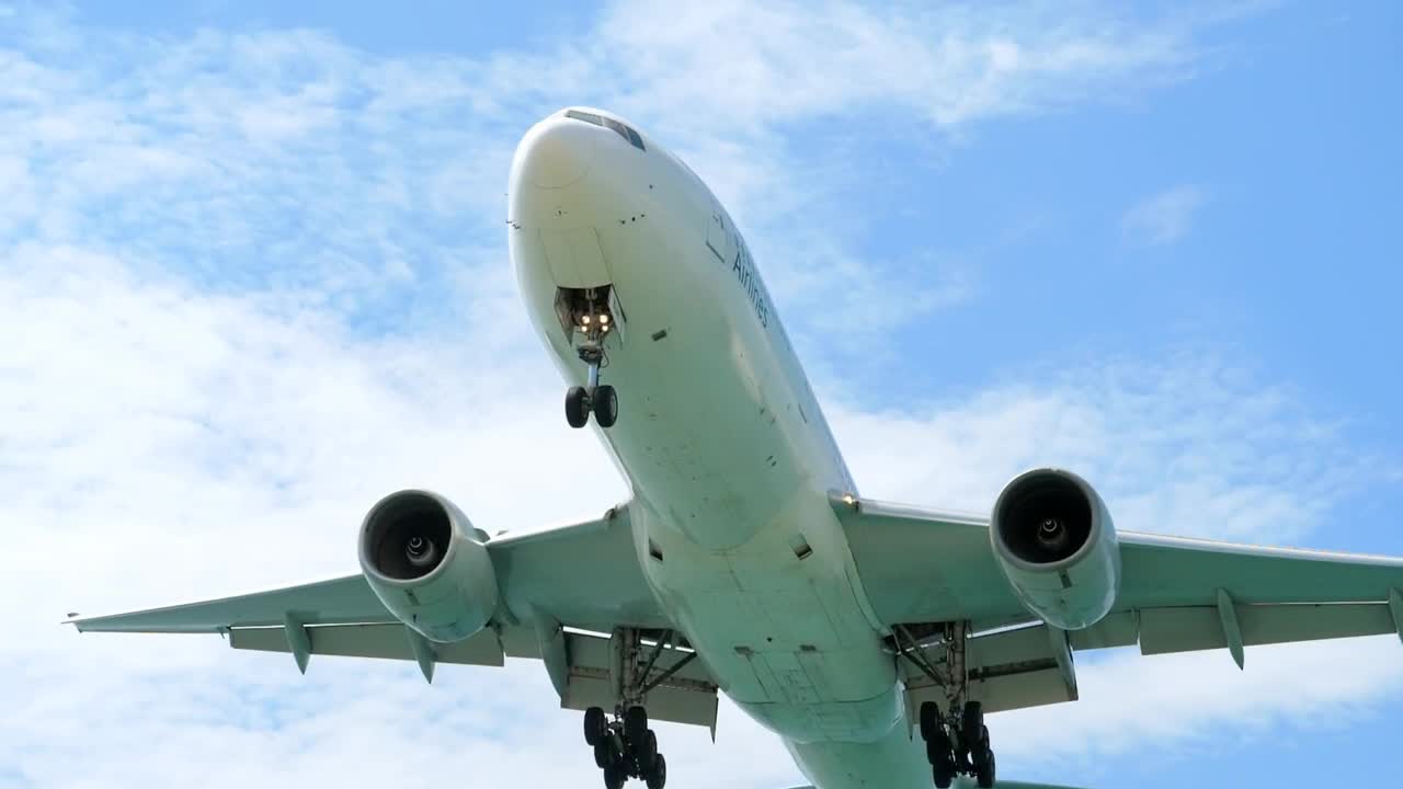 Download Stock Video Bottom View Of An Airplane Preparing To Land Live Wallpaper For PC