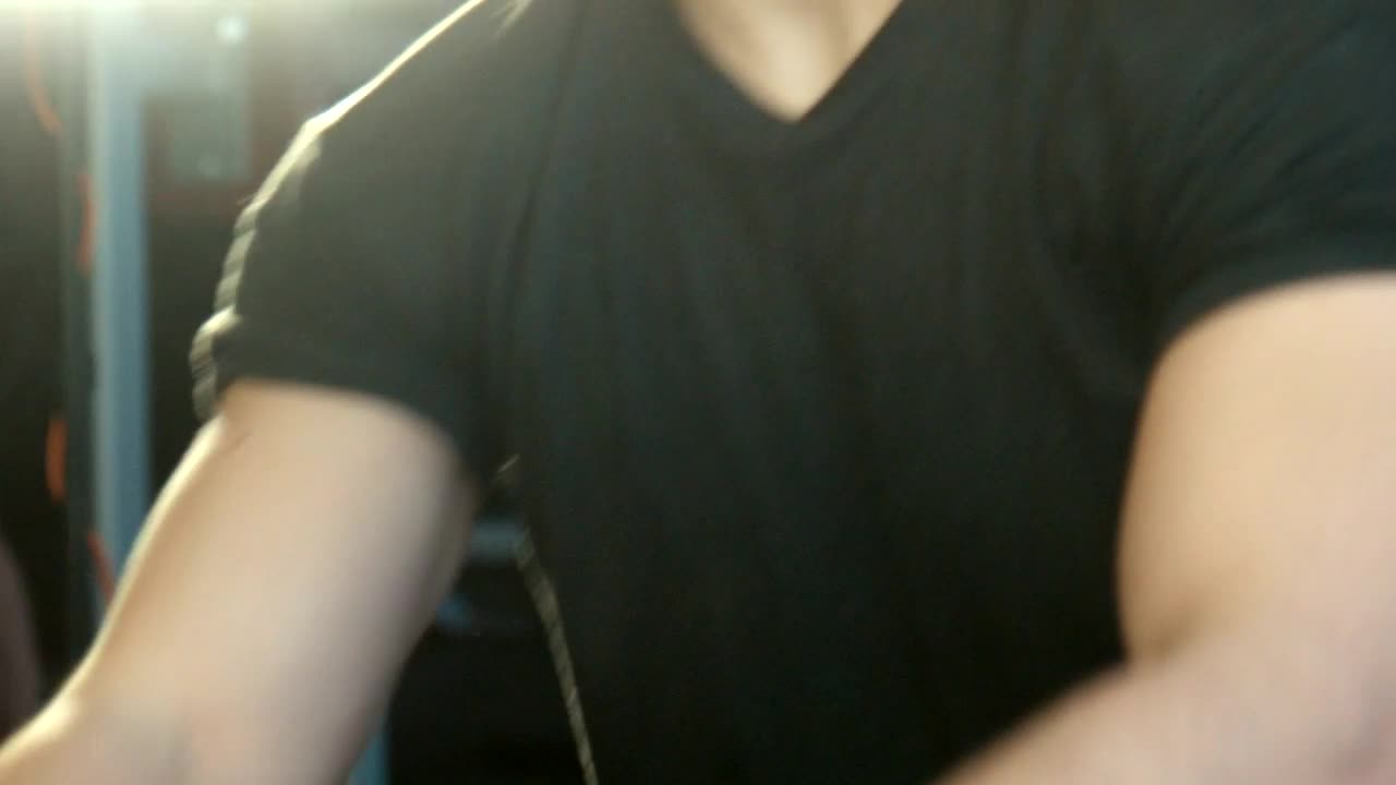 Download Stock Video Bodybuilder Training In The Gym Live Wallpaper For PC