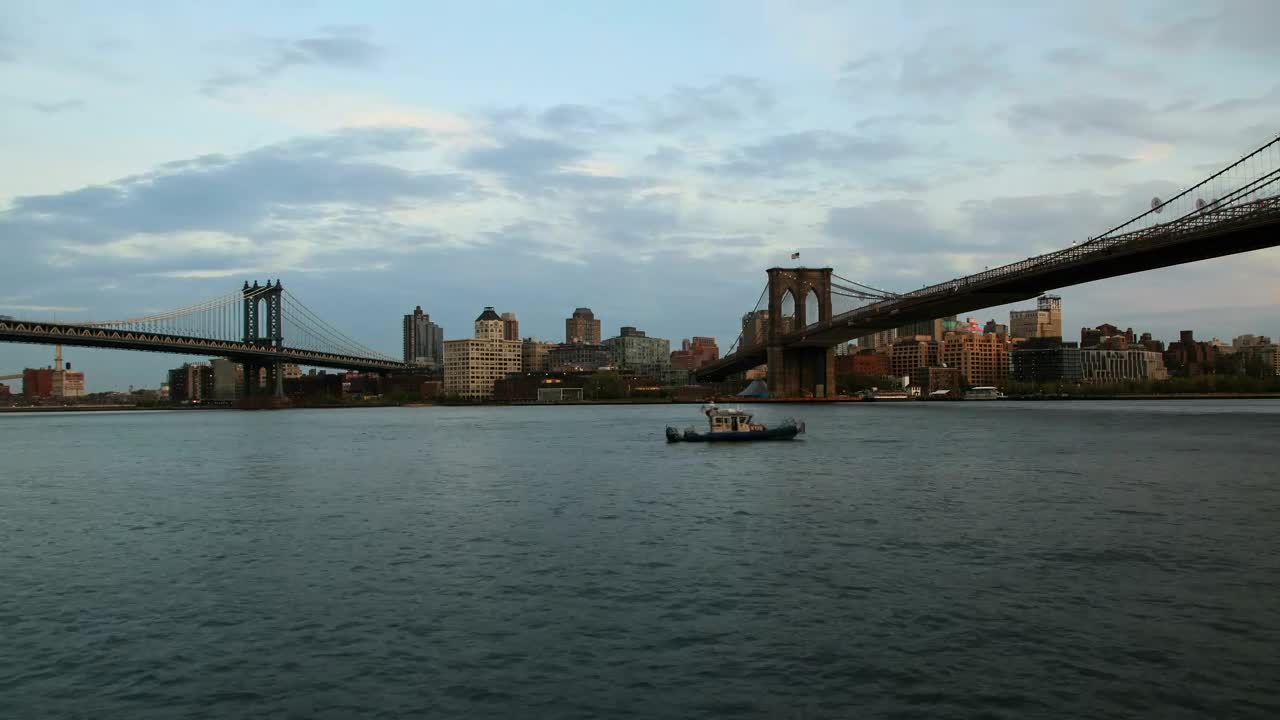 Download Stock Video Boat Under The Brooklyn Bridge Live Wallpaper For PC
