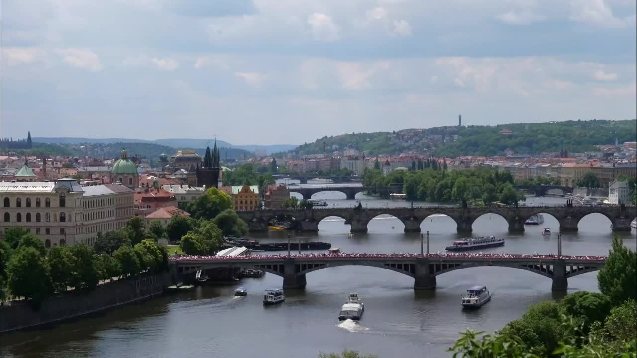 Download Stock Video Boat Traffic In The City River Live Wallpaper For PC