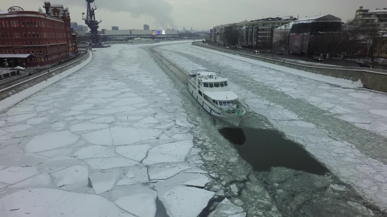 Download Stock Video Boat Heading Down A Frozen River Live Wallpaper For PC